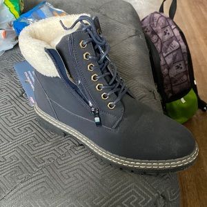 Fur lined lace up boots